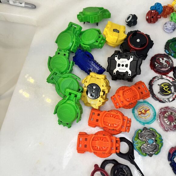 Beyblade Lot - Metal & Plastic - Mixed Lot with Launchers & Burst Series - Picture 7 of 15